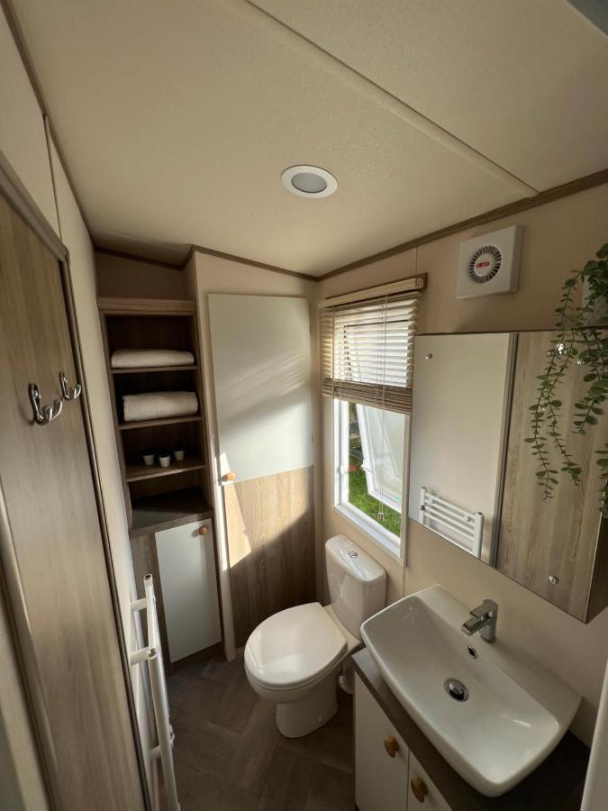 Anchors Rest - Family Caravan - Haven Lytchett Minster Exteriör bild